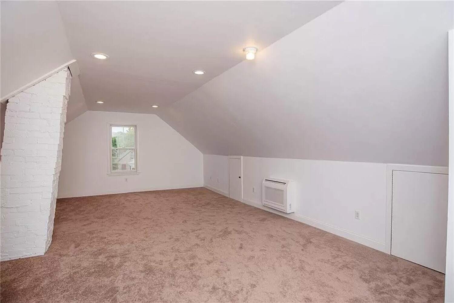 bedroom 3 - 27 Commonwealth Ave