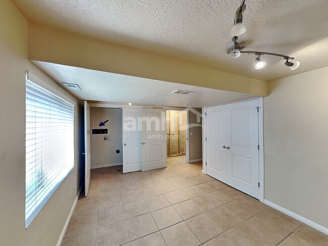 Building Photo - 2204 N 1960 W