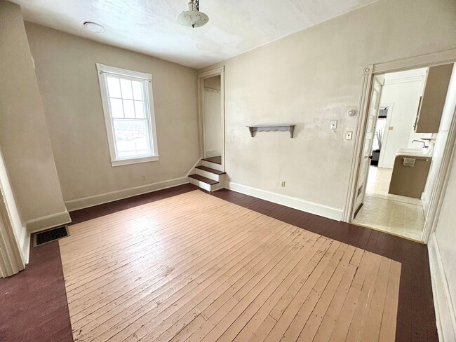 Building Photo - 3 Bedroom 1.5 Bathroom in Elizabethtown!