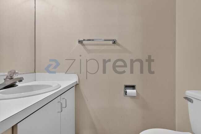 Building Photo - Unit A7
