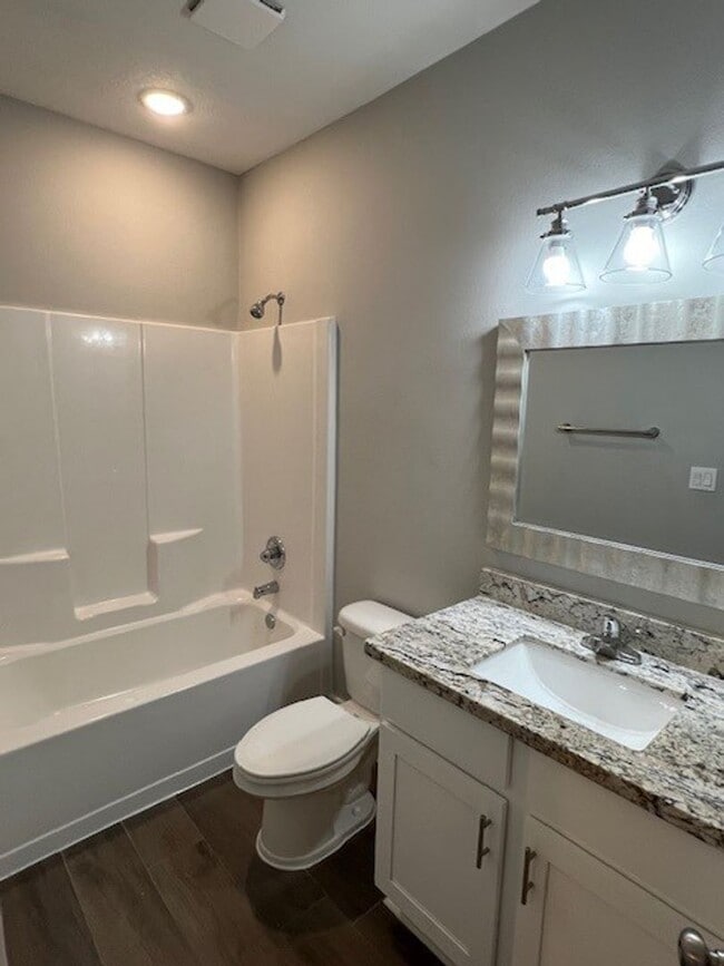 Building Photo - 3 Bedroom 2.5 Bath Townhome Available in S...