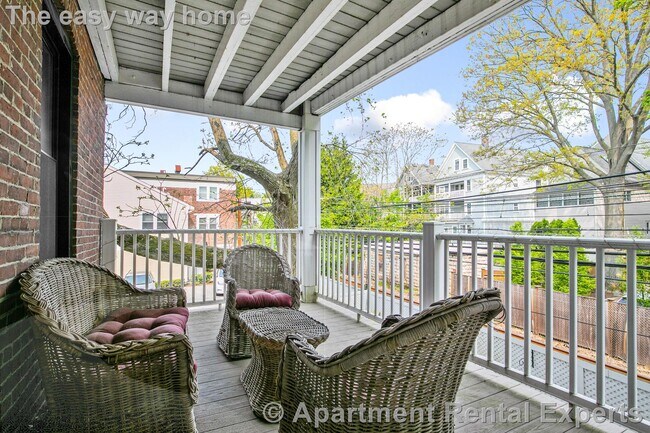 Building Photo - 40 Cameron St