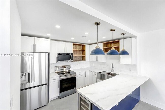 Building Photo - 3111 N Ocean Dr