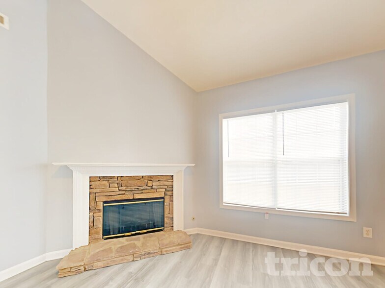 Building Photo - 608 Waterford Ln