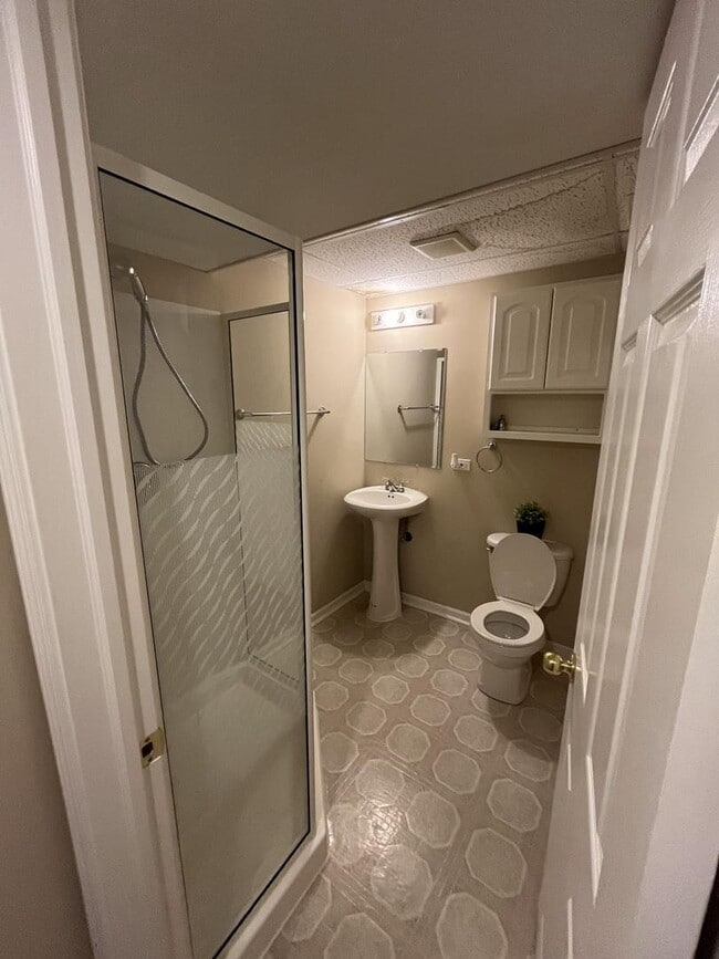 Building Photo - 3896 Baybrook Dr