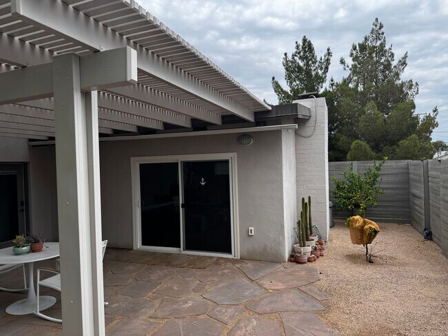 Building Photo - Mid-Century details in every corner. Solar panels! Gorgeous and perfect.