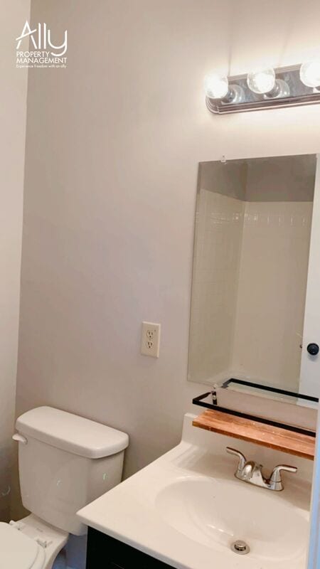 Building Photo - 583 Southampton Ct
