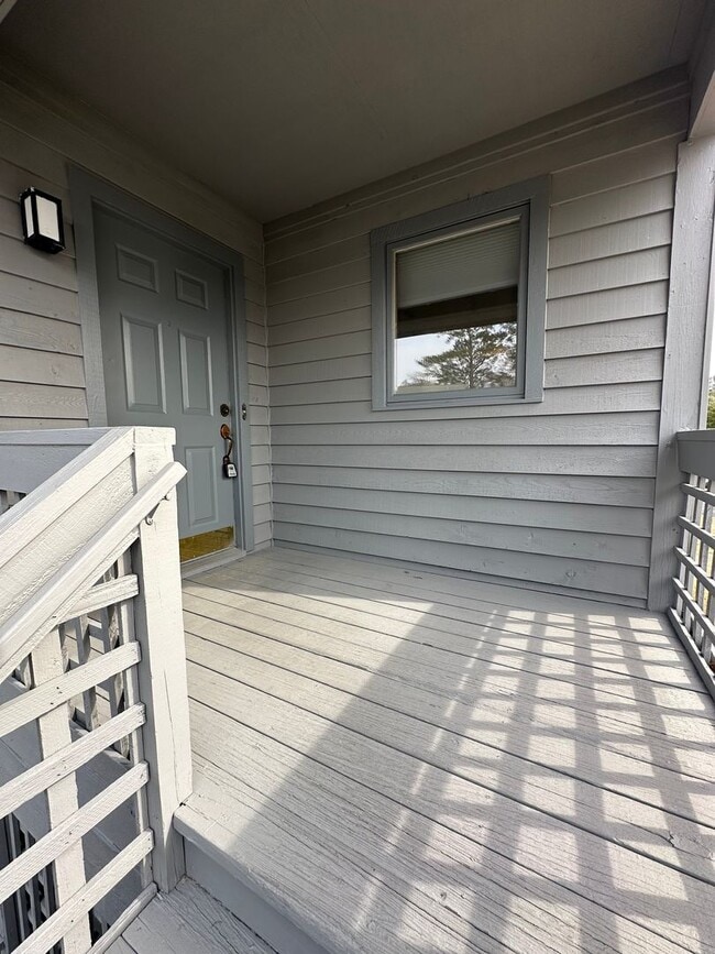 Building Photo - Furnished Townhome with Water Views and Boat Slip!