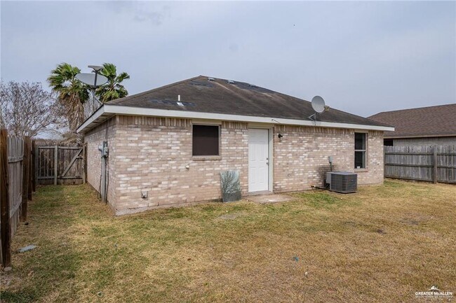 Building Photo - 707 W Gabriella Ave