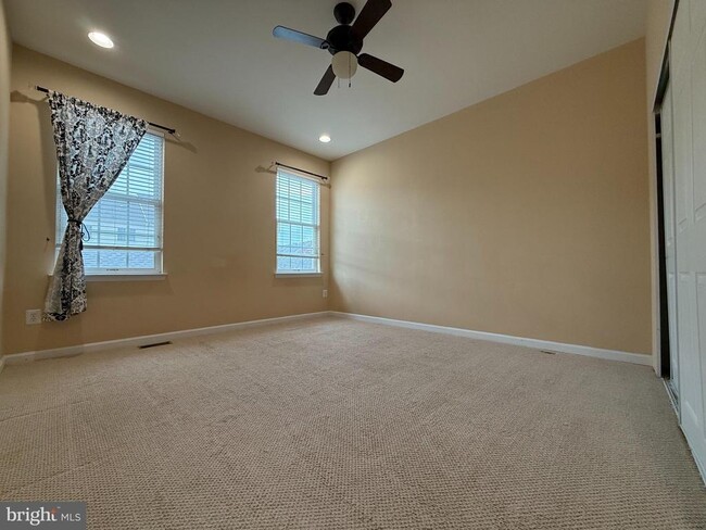 Building Photo - 22949 Fanshaw Square