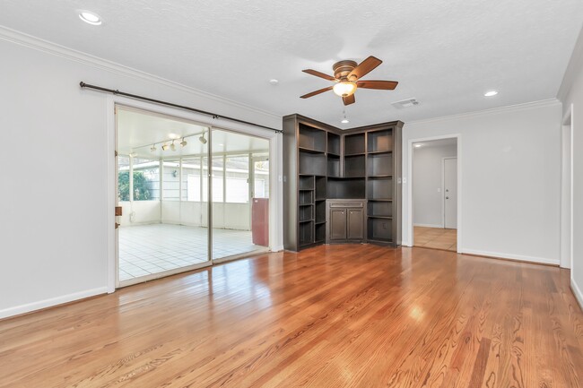 Building Photo - 4611 Merwin St