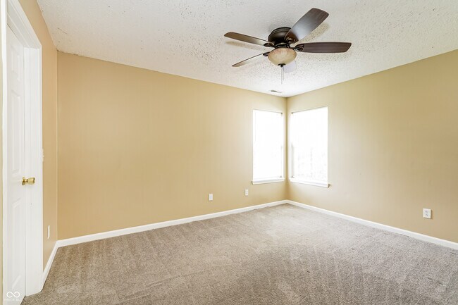 Building Photo - 5620 Sweet River Dr