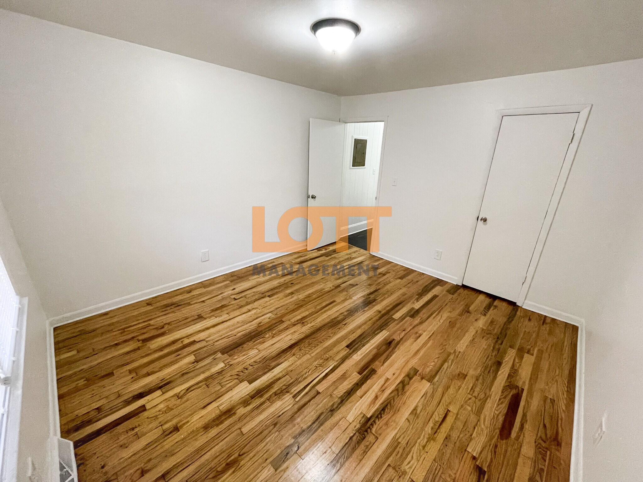 Building Photo - 203 King St