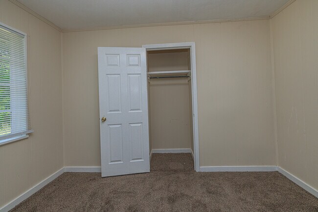 Building Photo - Oak Forest