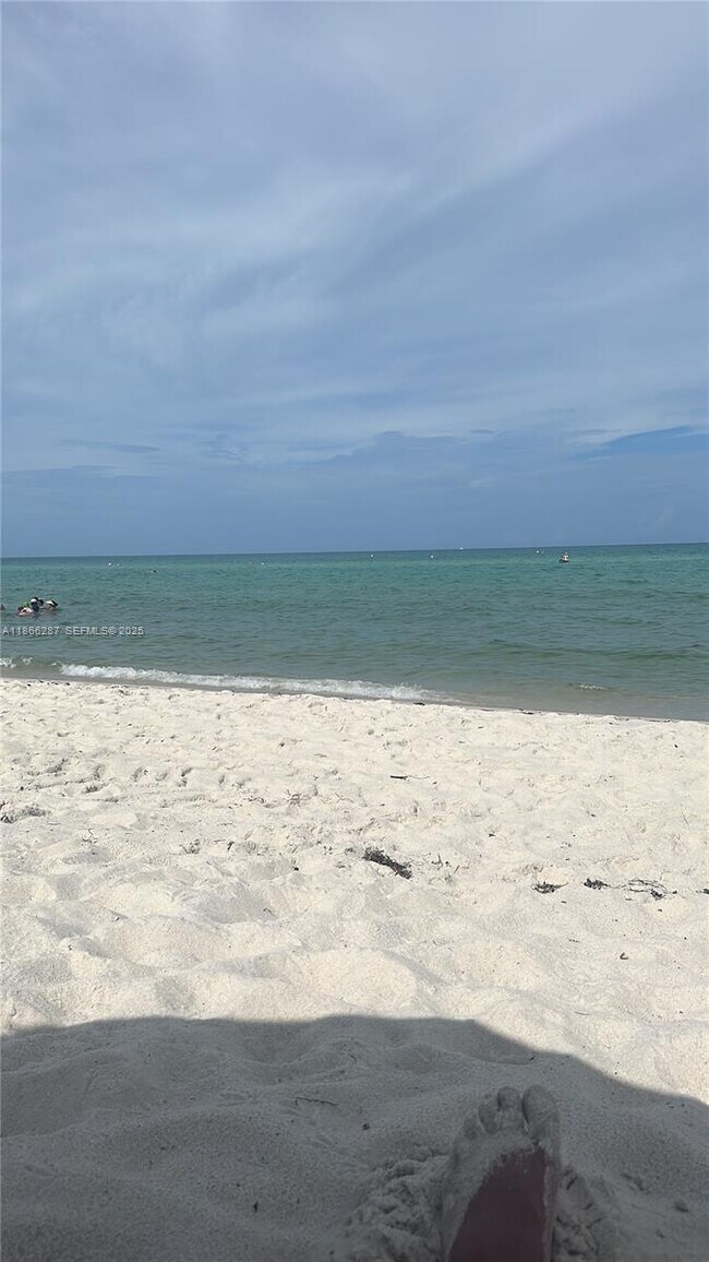 Building Photo - 5161 Collins Ave