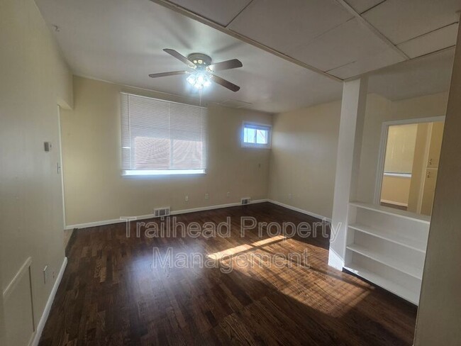 Building Photo - 3115 S Forest Ave