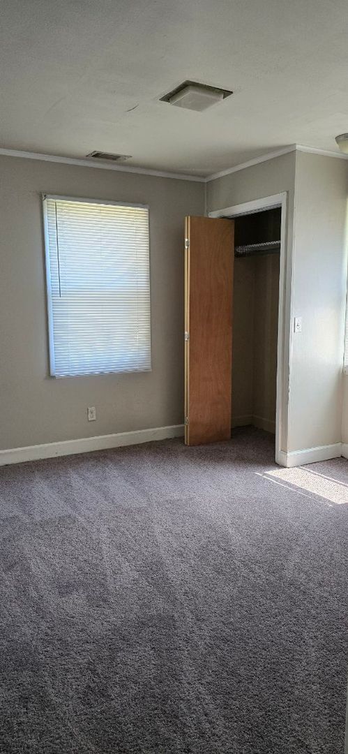 Building Photo - 2 BR/ 1 BA Home