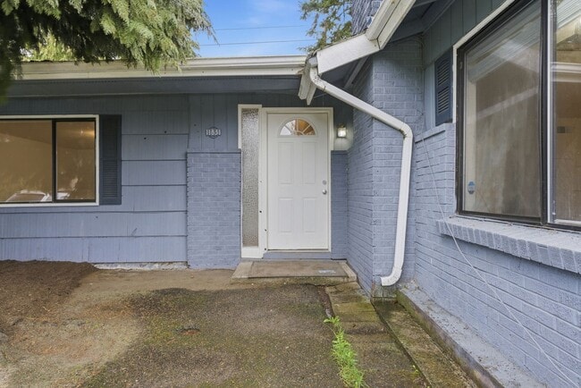 Building Photo - 3 BD | 2 BA Home with Great Backyard & Fireplace