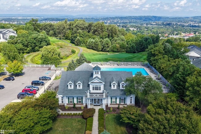 Building Photo - Bright, spacious 2-bedroom / 2-bath condo available now!