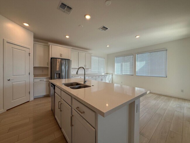 Building Photo - 17760 W Cassia Way