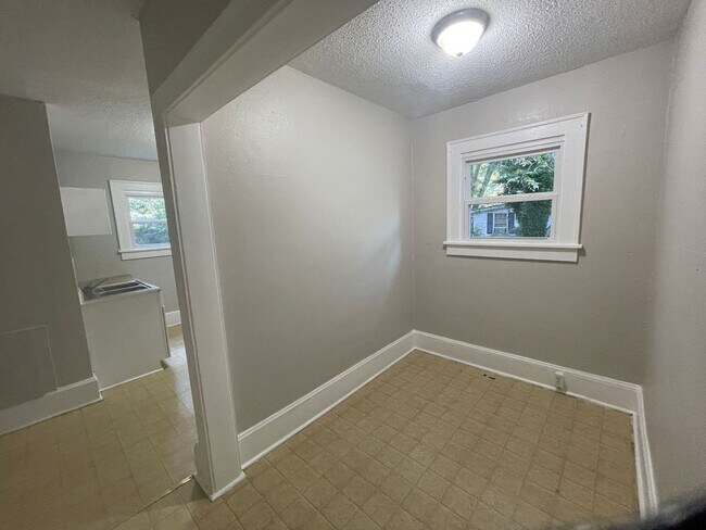 Building Photo - SH341-319 Clegg