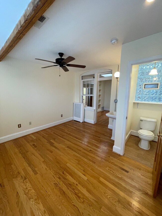 Building Photo - Charming 1928 Row Home for Rent with Modern Amenities — 3 Bedroom 2 Full Bath w/ 2 Half Baths, 2 ...