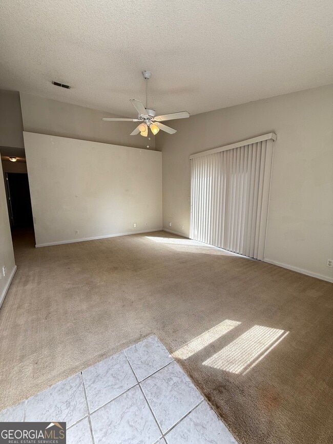 Building Photo - 150 E Lakemont Dr