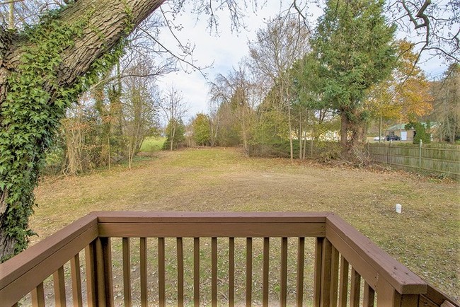 Building Photo - Spacious 3-bed 2-bath home in Williamstown!