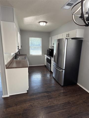 Building Photo - 2402 Leslie St