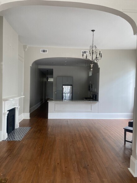 Primary Photo - 1512 Calhoun St