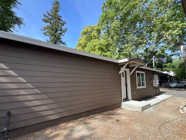 Building Photo - 205 W 20th St