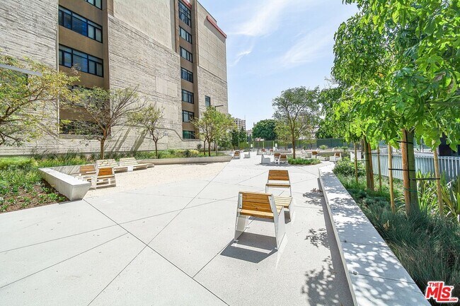 Building Photo - 1100 S Grand Ave