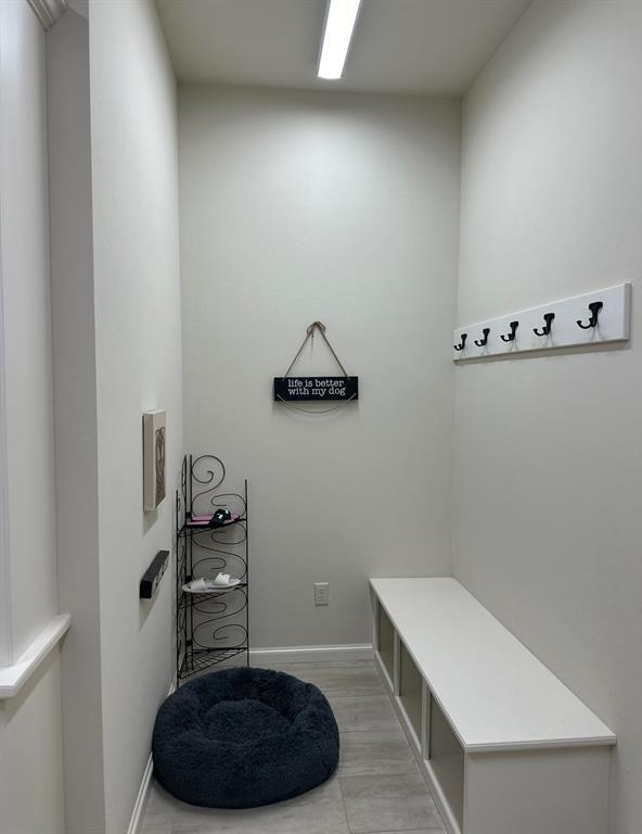 Building Photo - 812 Fox Hollow Dr