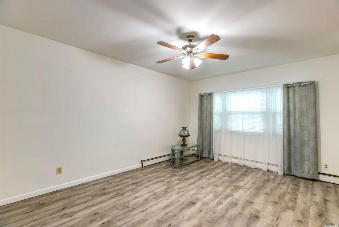 Building Photo - 370 Blue Point Rd