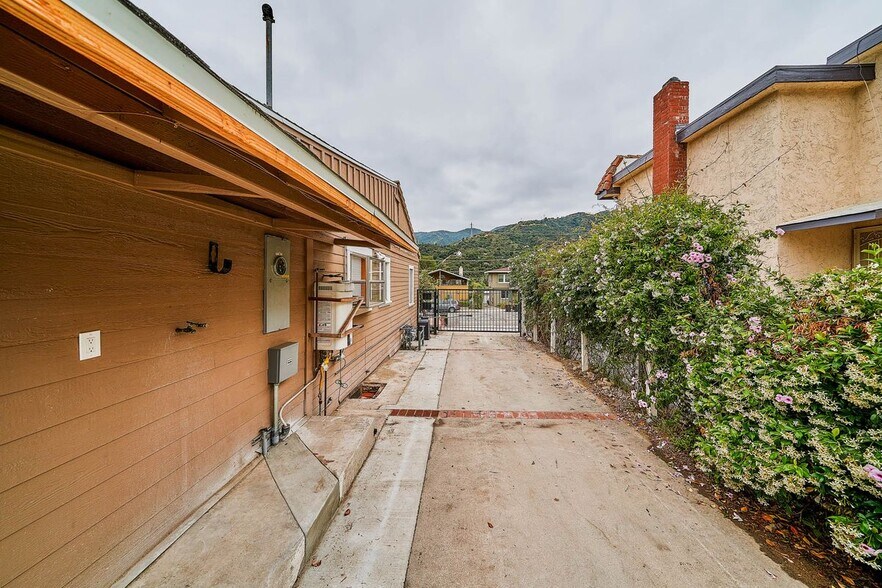 Building Photo - 3251 Honolulu Ave