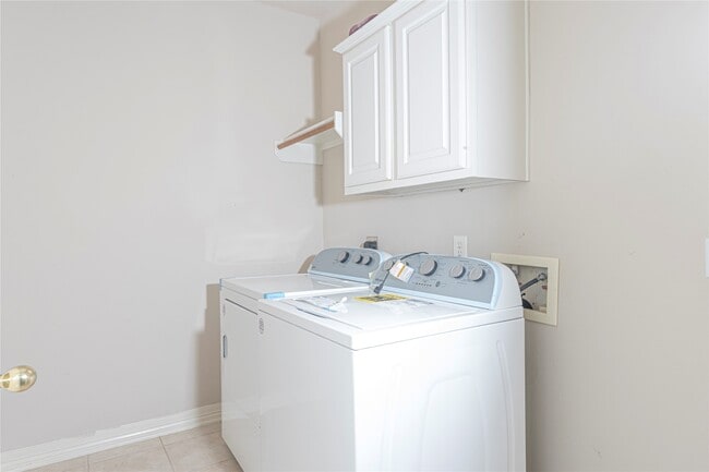 Building Photo - 24319 Bay Hill Blvd