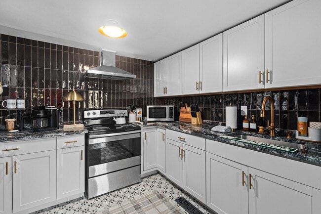 Building Photo - 619 Taylor Ave