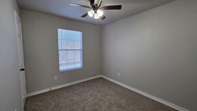 Building Photo - Retreat at Retama Park Townhome