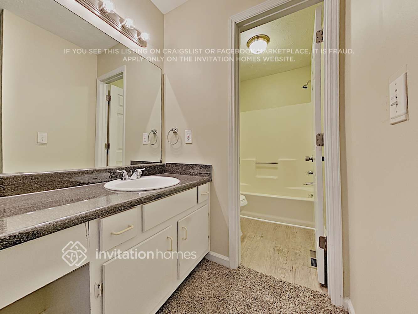 Building Photo - 715 Country Manor Way