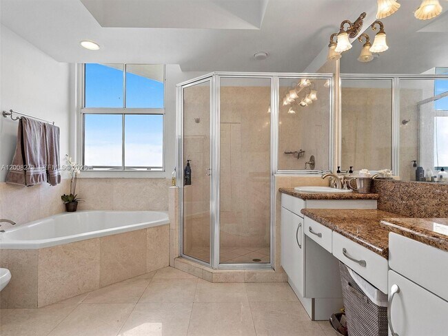 Building Photo - 9751 E Bay Harbor Dr