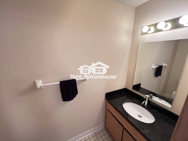 Building Photo - 2852 Kenwood Isles Dr