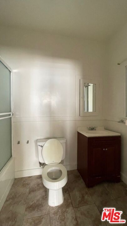 Building Photo - 635 N Plymouth Blvd