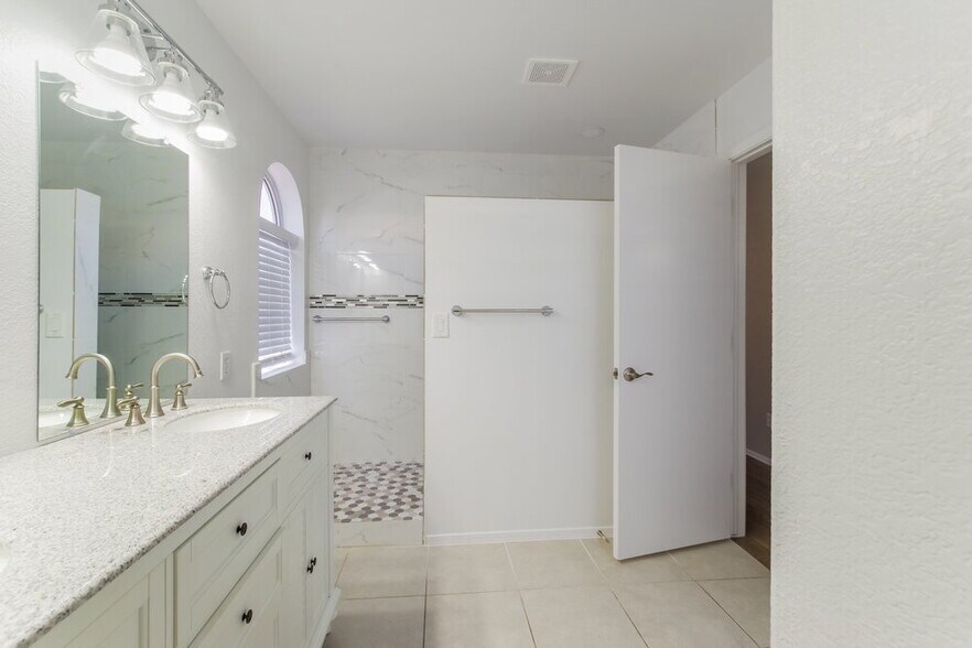 Building Photo - 16634 N 35th Way