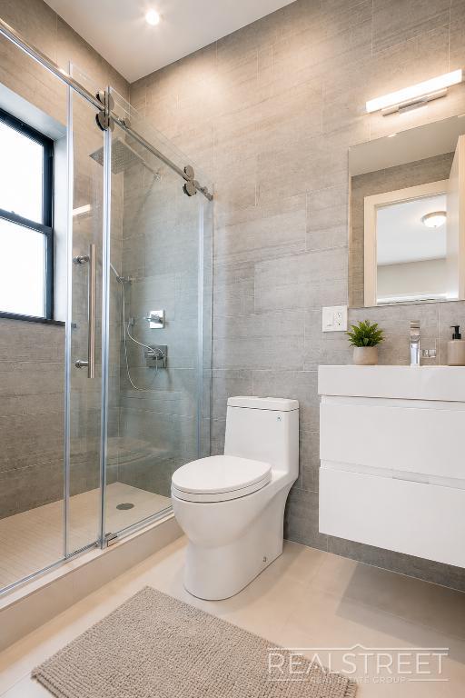 Building Photo - Stunning Large 2 Bed in Crown Heights