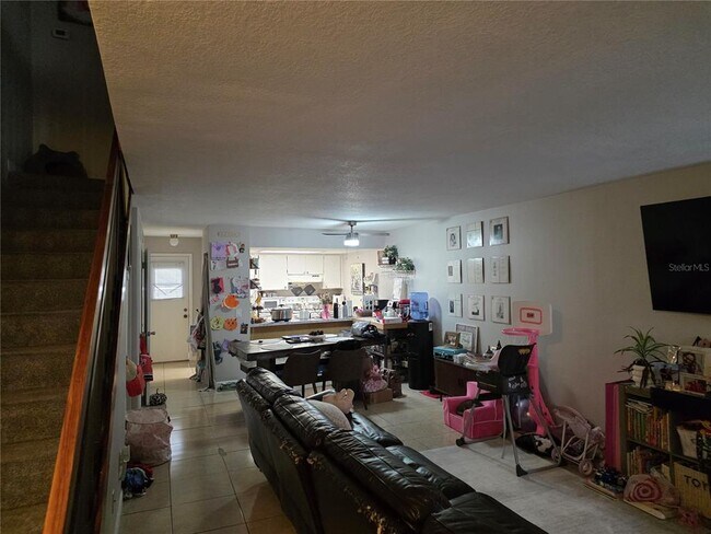 Building Photo - 4823 W McElroy Ave