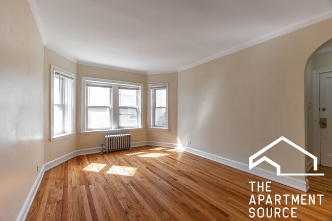 Building Photo - 6214 N Mozart St