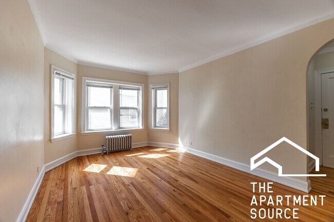 Primary Photo - 6214 N Mozart St