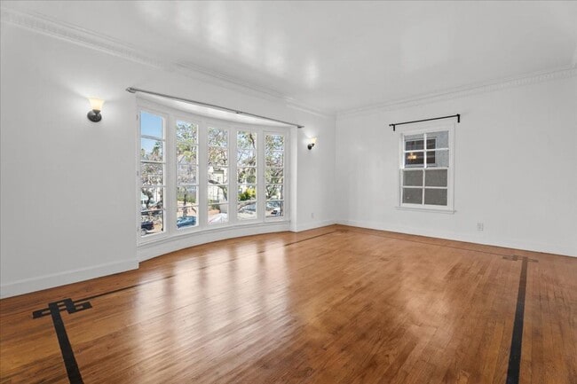 Building Photo - BEAUTIFUL FRENCH NORMANDY STYLE 2BR UNIT