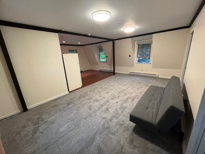 Building Photo - 322 E Boyds Rd