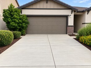 Building Photo - 608 Somerset Way